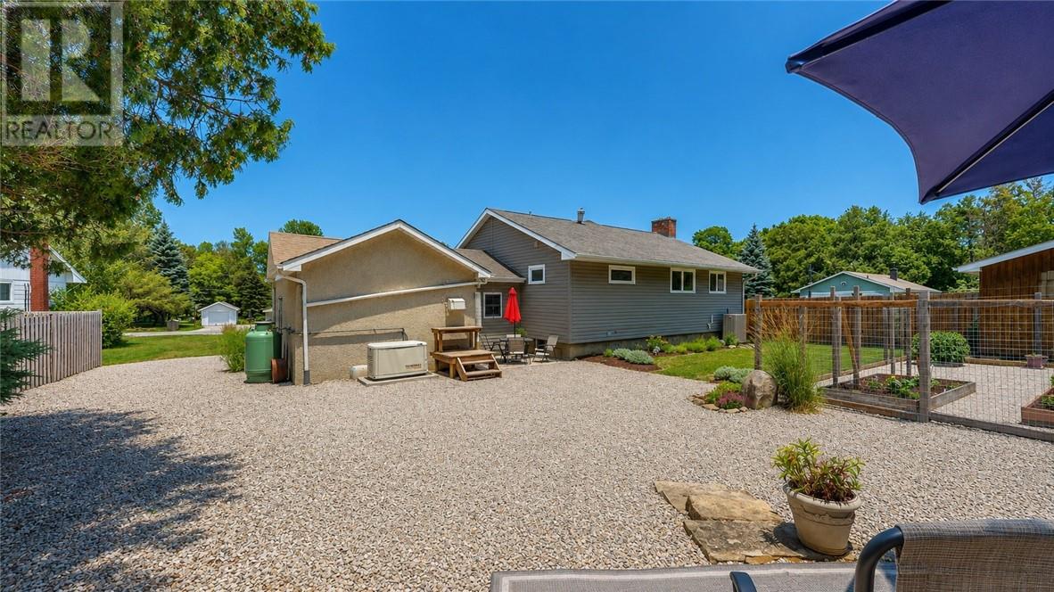 8 Mcquarrie Blvd. Property Photo 21
