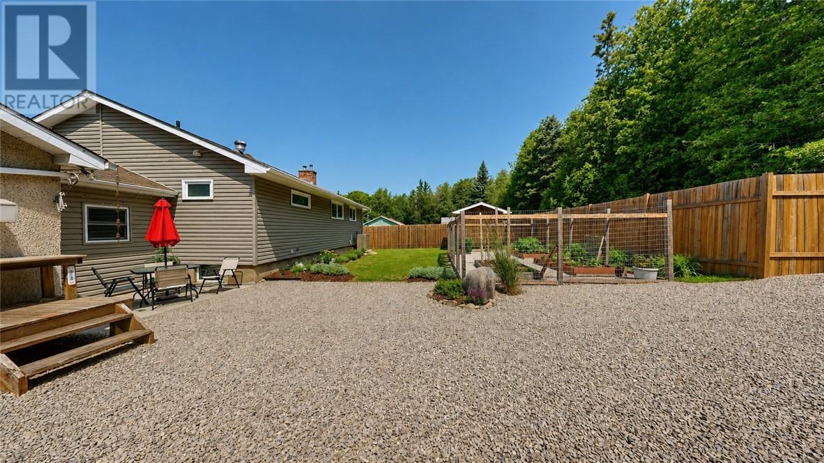 8 Mcquarrie Blvd. Property Photo 22