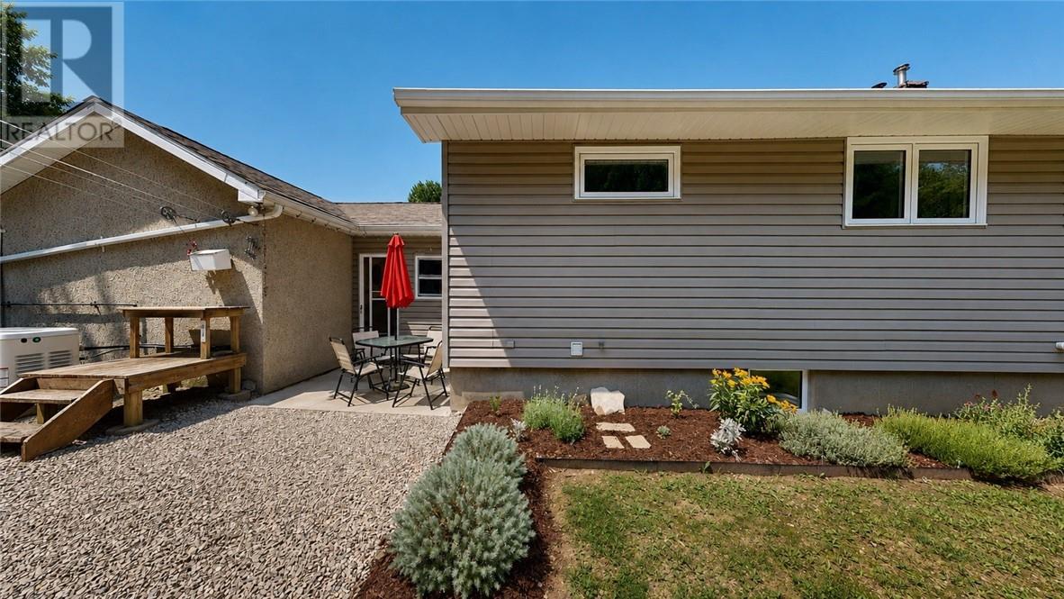 8 Mcquarrie Blvd. Property Photo 23
