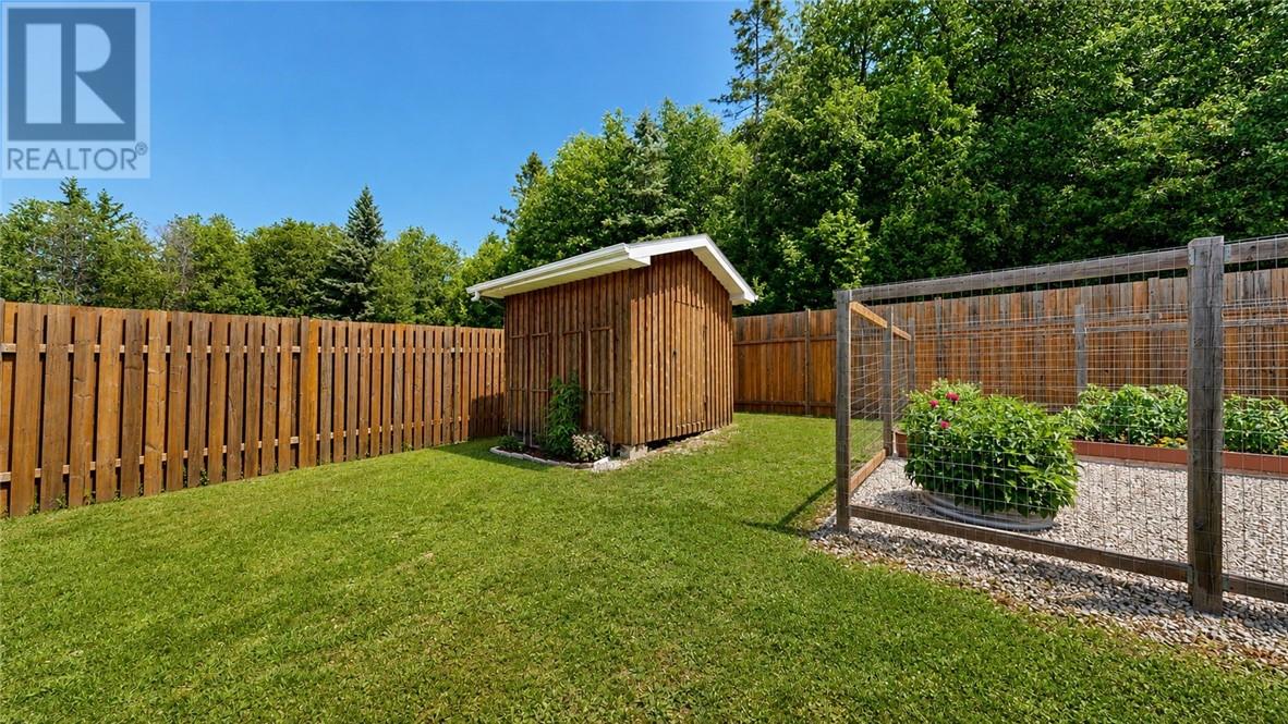 8 Mcquarrie Blvd. Property Photo 24