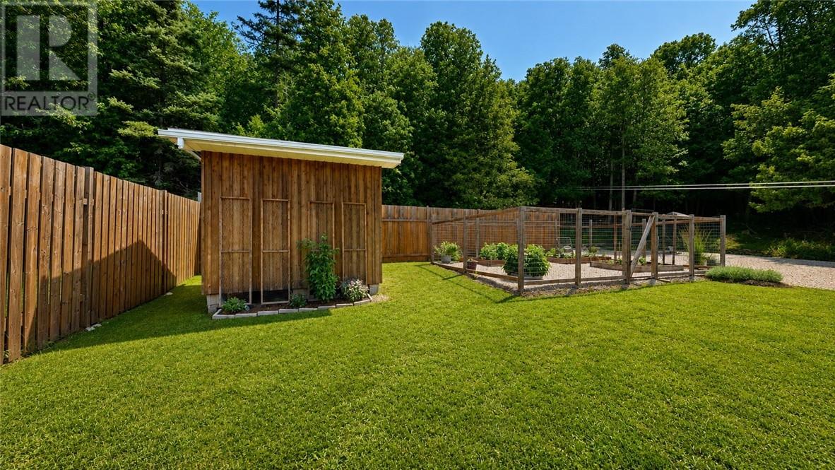 8 Mcquarrie Blvd. Property Photo 25