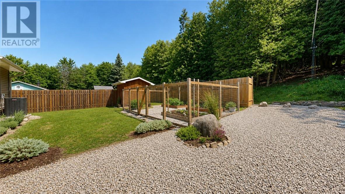 8 Mcquarrie Blvd. Property Photo 27