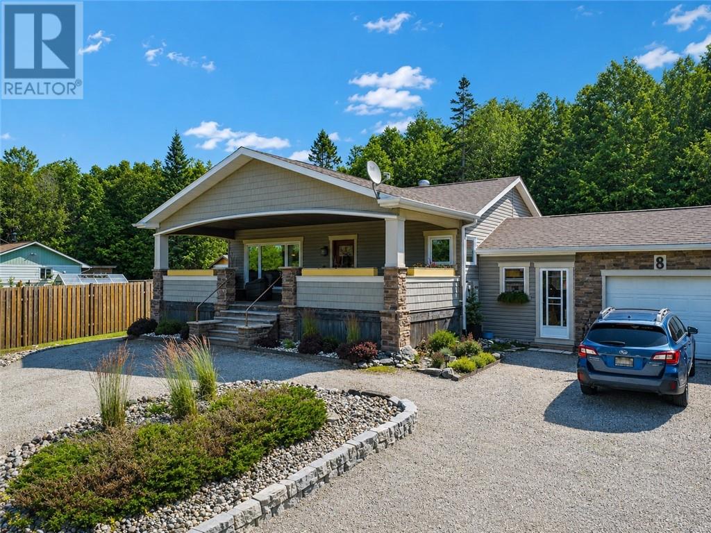 8 Mcquarrie Blvd. Property Photo 29