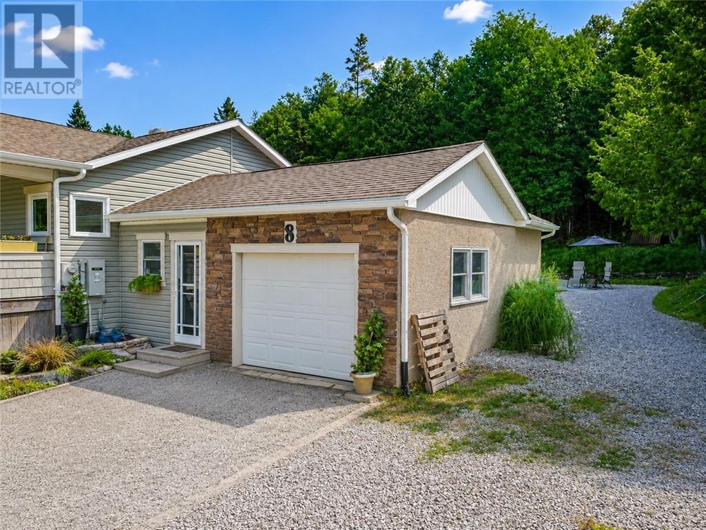 8 Mcquarrie Blvd. Property Photo 30