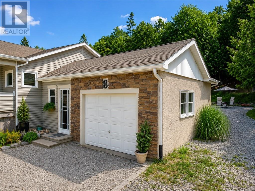 8 Mcquarrie Blvd. Property Photo 33