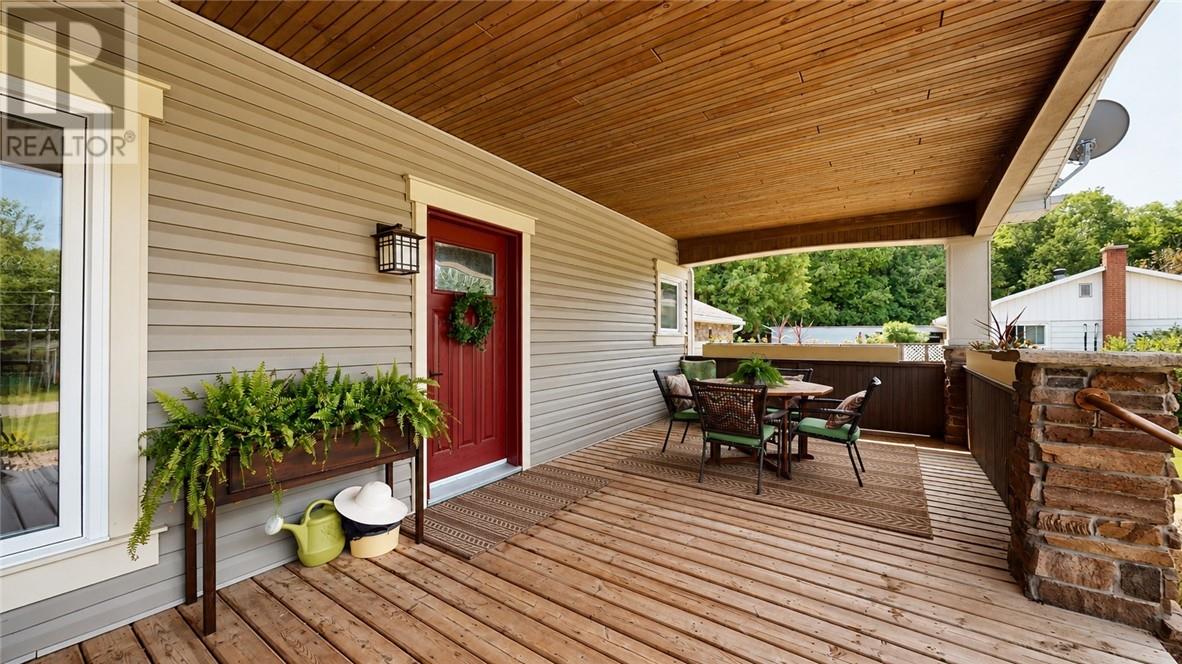 8 Mcquarrie Blvd. Property Photo 38