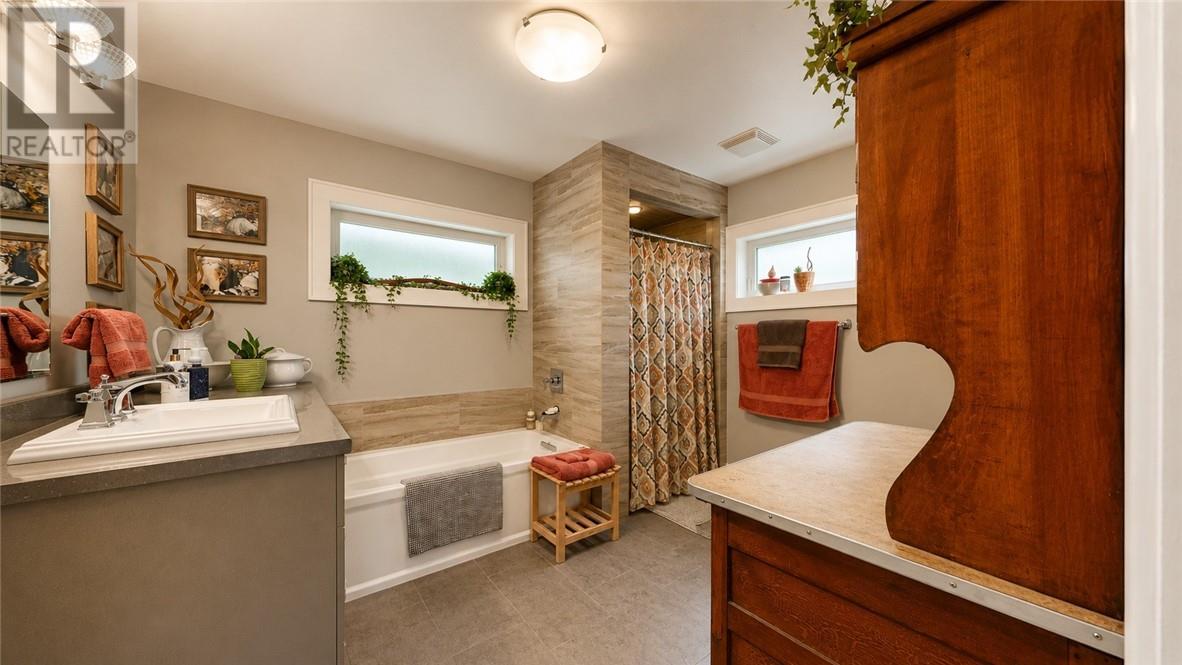 8 Mcquarrie Blvd. Property Photo 66