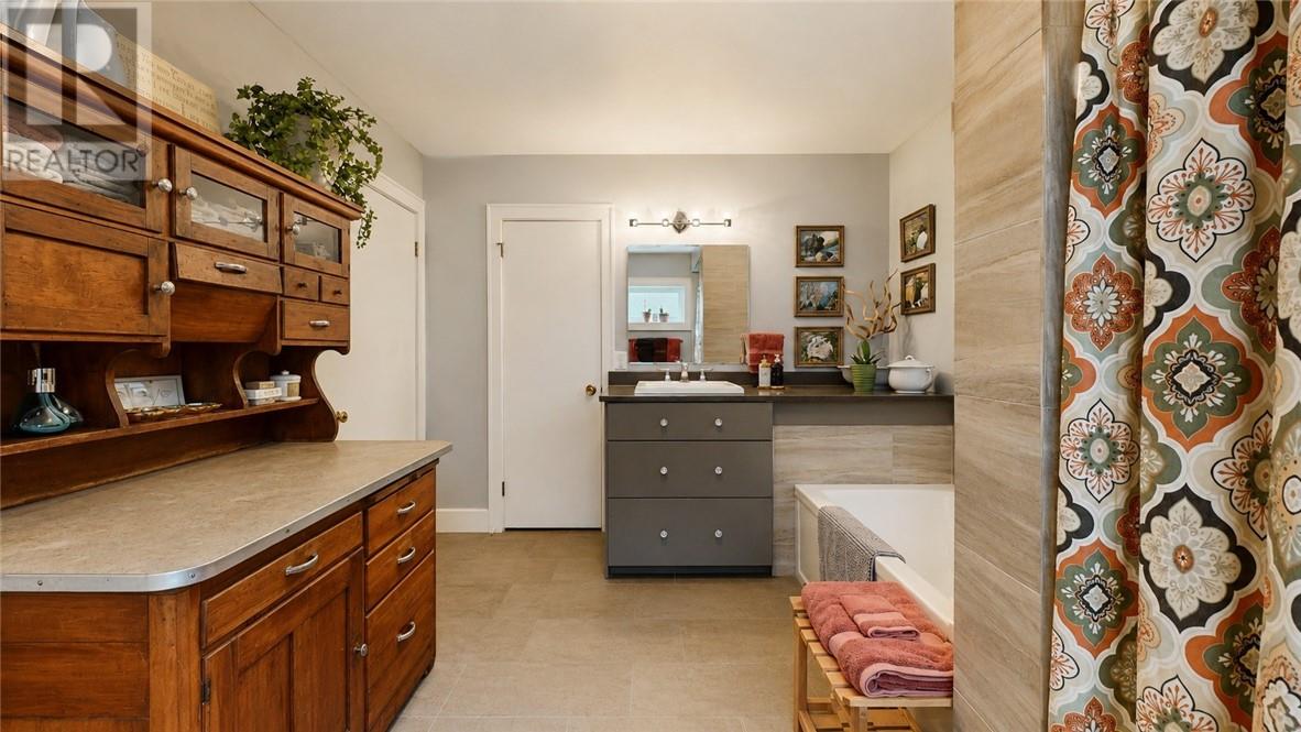 8 Mcquarrie Blvd. Property Photo 67