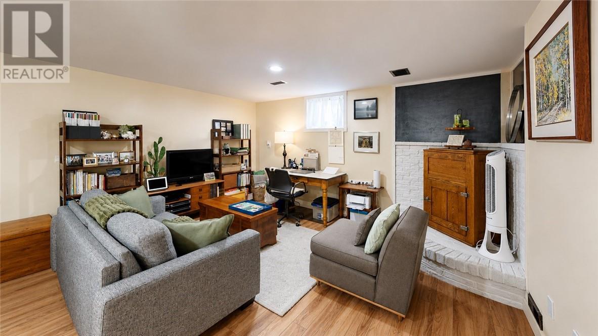 8 Mcquarrie Blvd. Property Photo 83