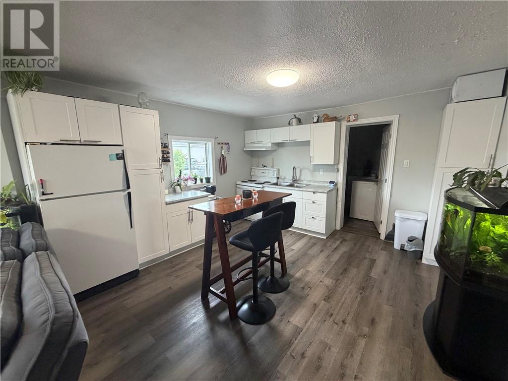 3550 Errington Avenue Property Photo 4