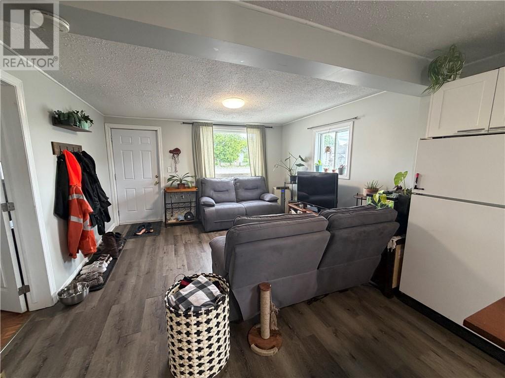 3550 Errington Avenue Property Photo 5