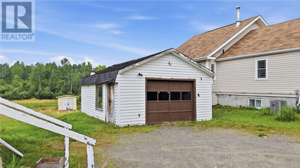 923 Highway 17 E Property Photo 10