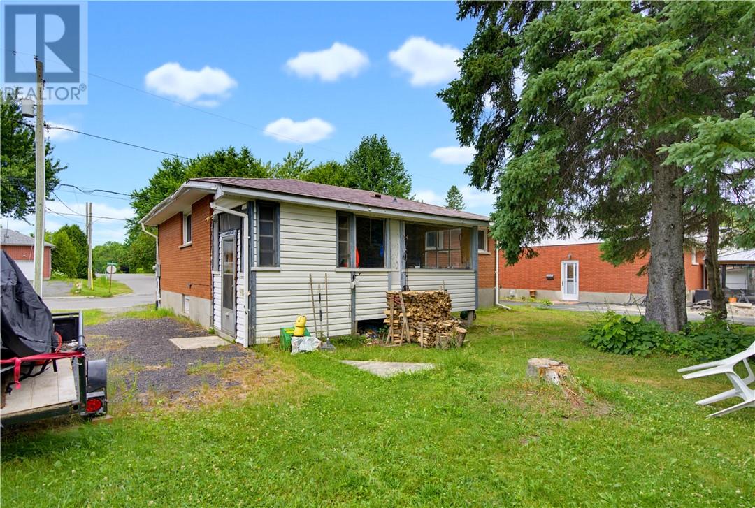 782 Westmount Property Photo 3