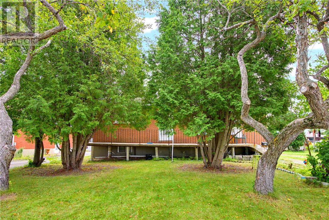 782 Westmount Property Photo 4