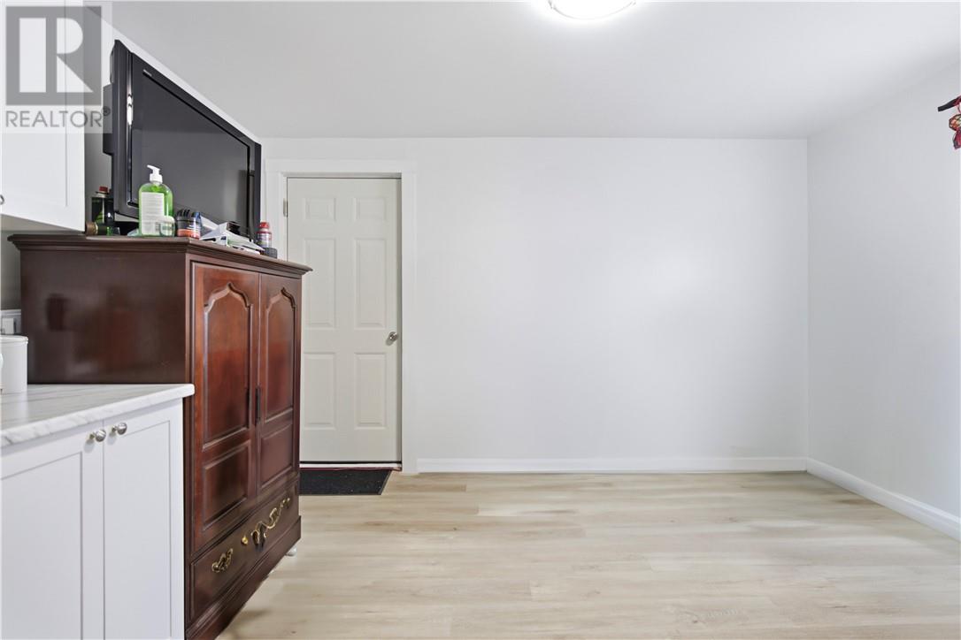 193 Dufferin Street Property Photo 7