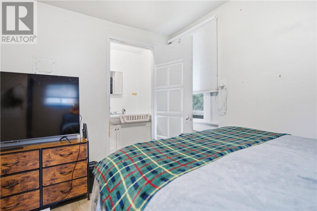 193 Dufferin Street Property Photo 25