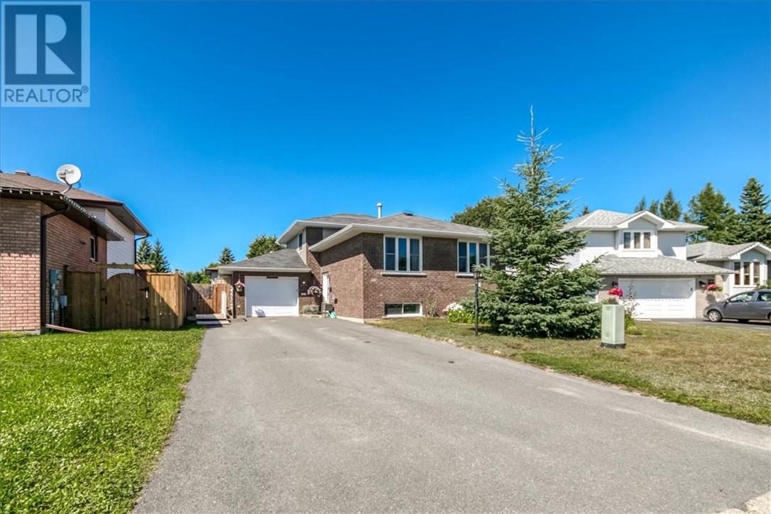 26 Monique Crescent Property Photo 3