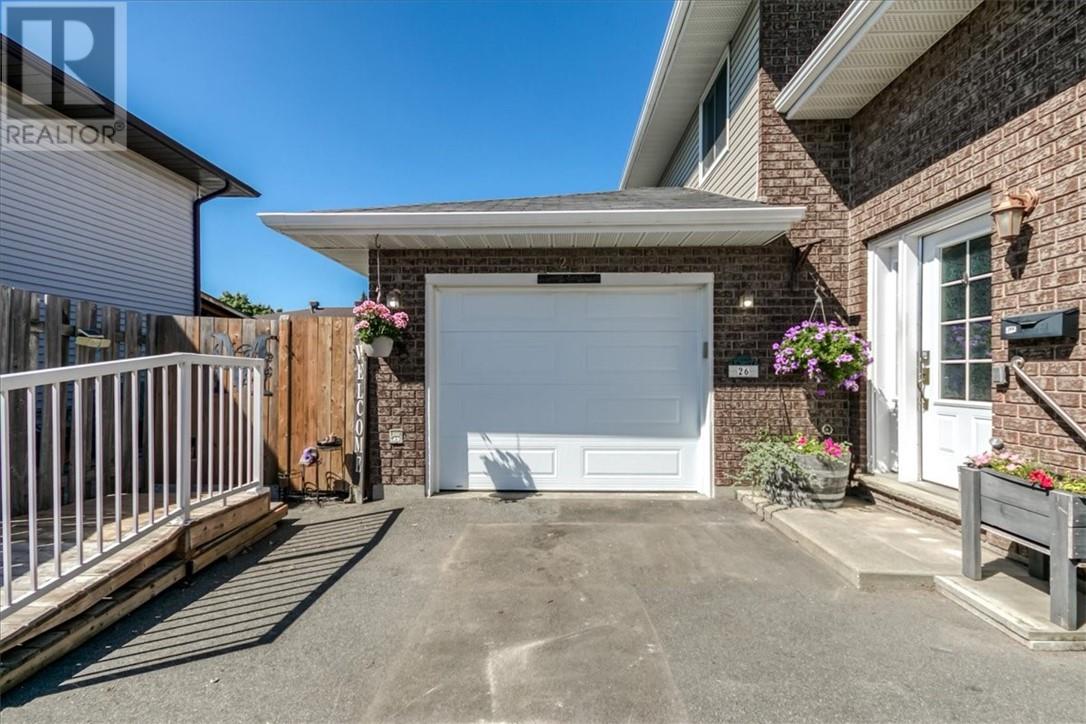 26 Monique Crescent Property Photo 4