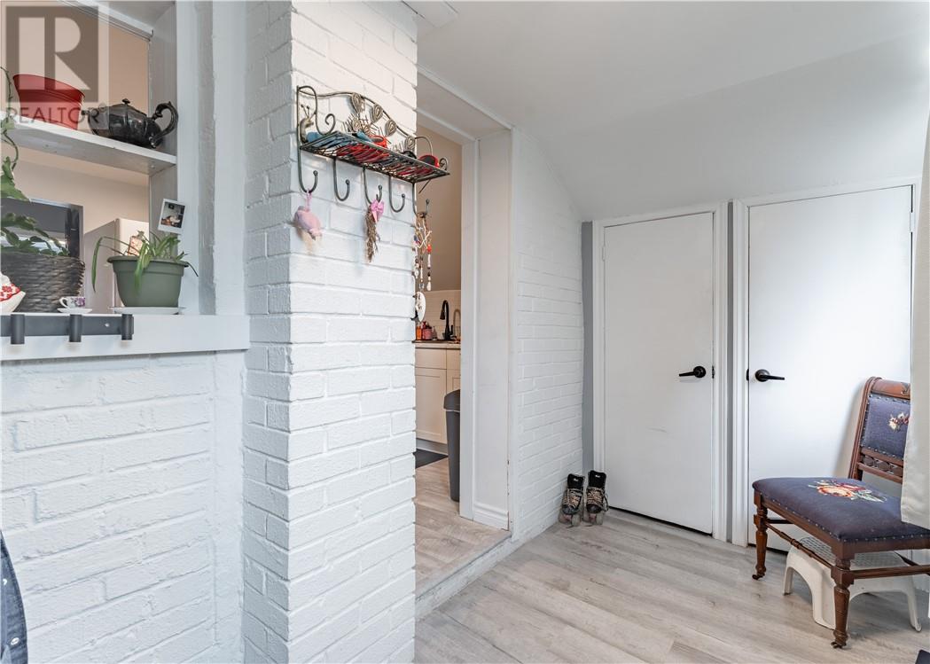 287 Van Horne Street Property Photo 3