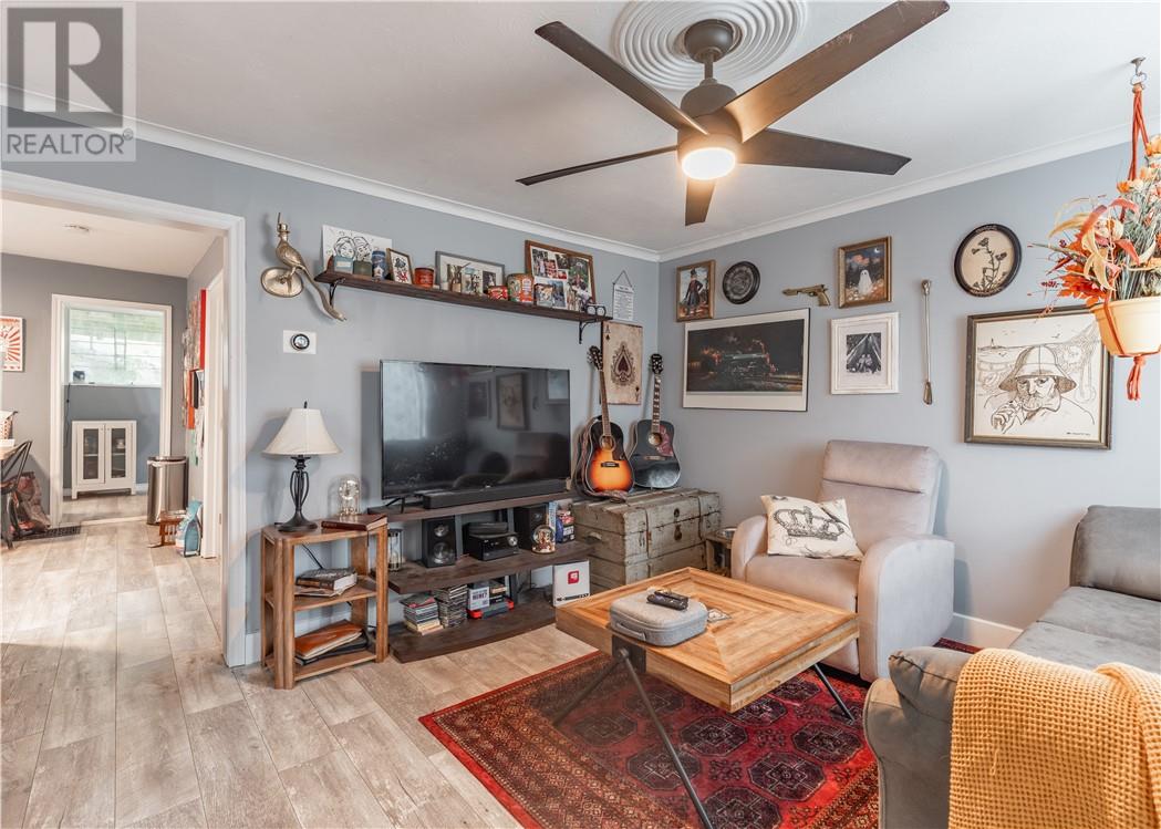 287 Van Horne Street Property Photo 4