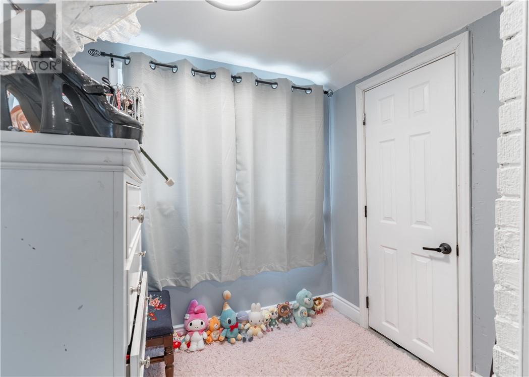 287 Van Horne Street Property Photo 12