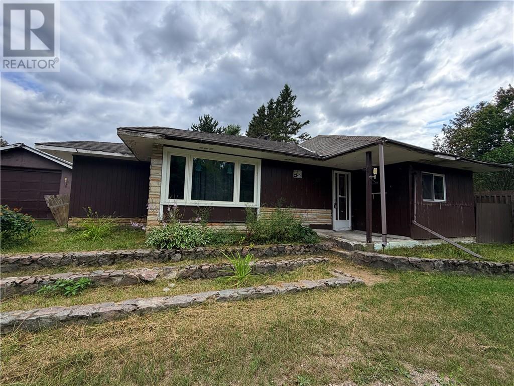63 Larchmount Property Photo 4