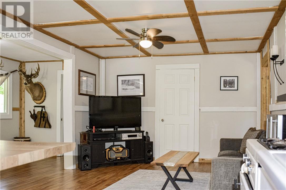 2592 P Line Road Property Photo 9