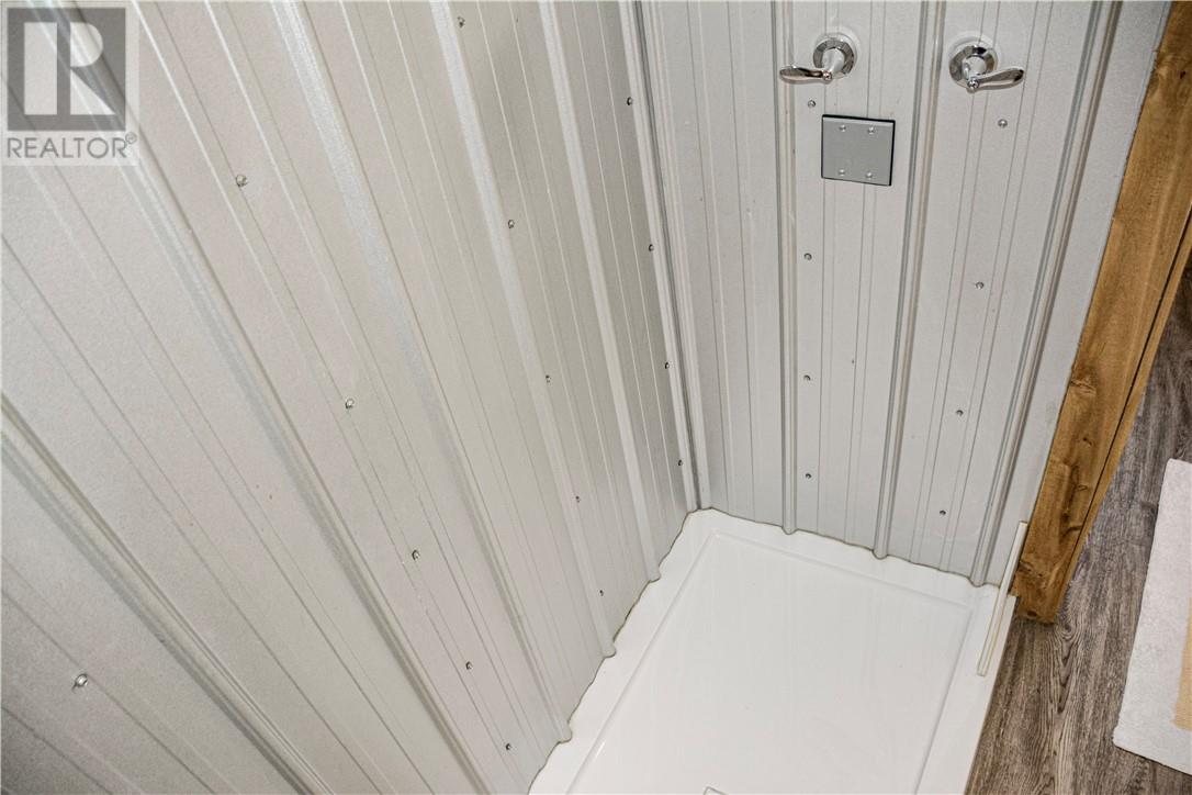 2592 P Line Road Property Photo 11