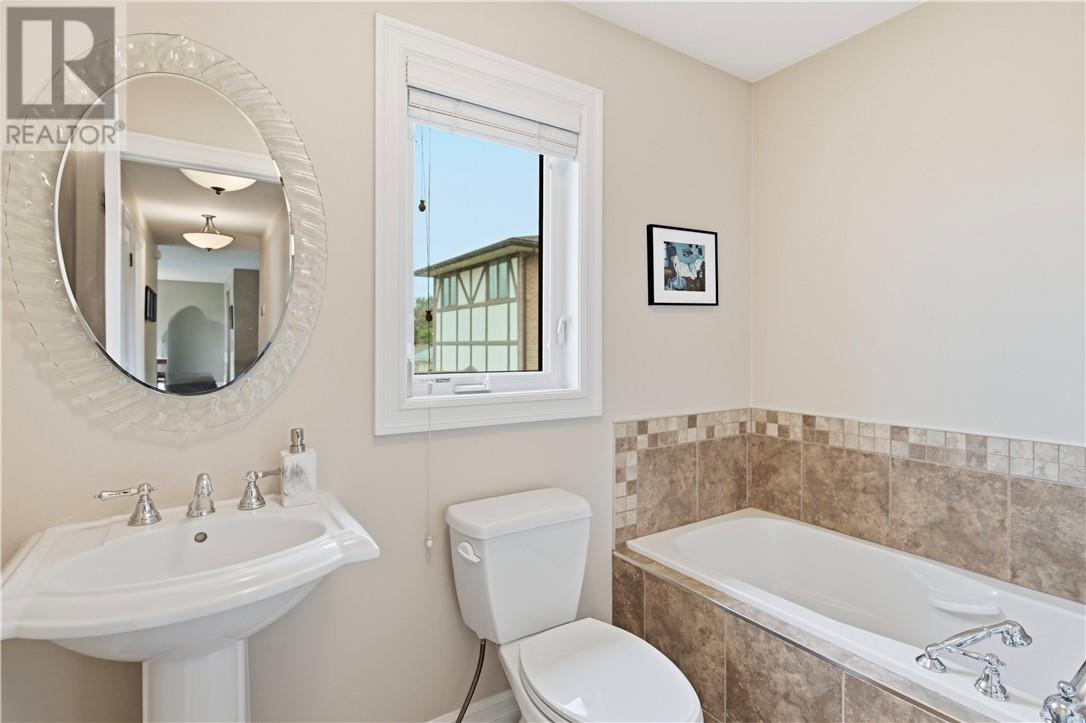 867 Connaught Avenue Property Photo 16