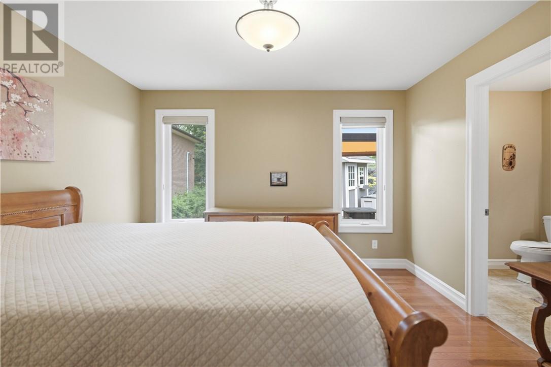 867 Connaught Avenue Property Photo 18