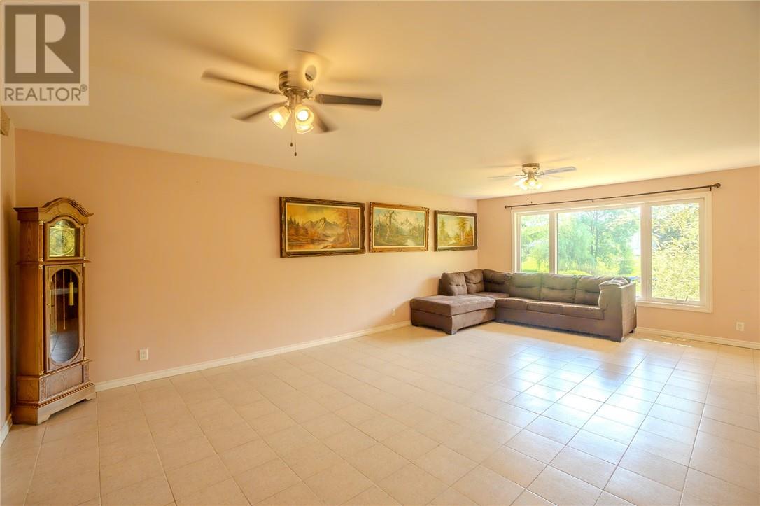 2-7 Ontario Drive Property Photo 6