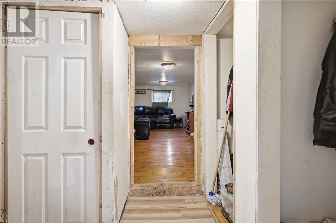 36 Dryden Road E Property Photo 2