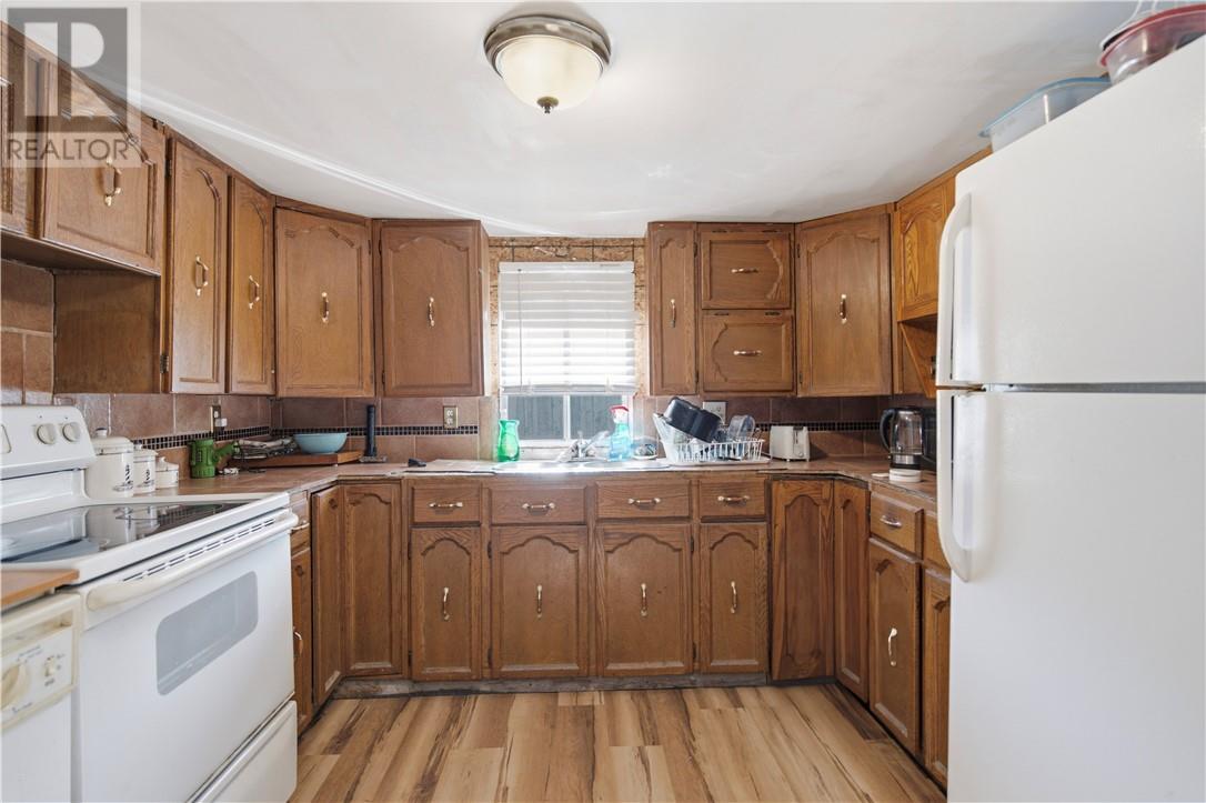 36 Dryden Road E Property Photo 3