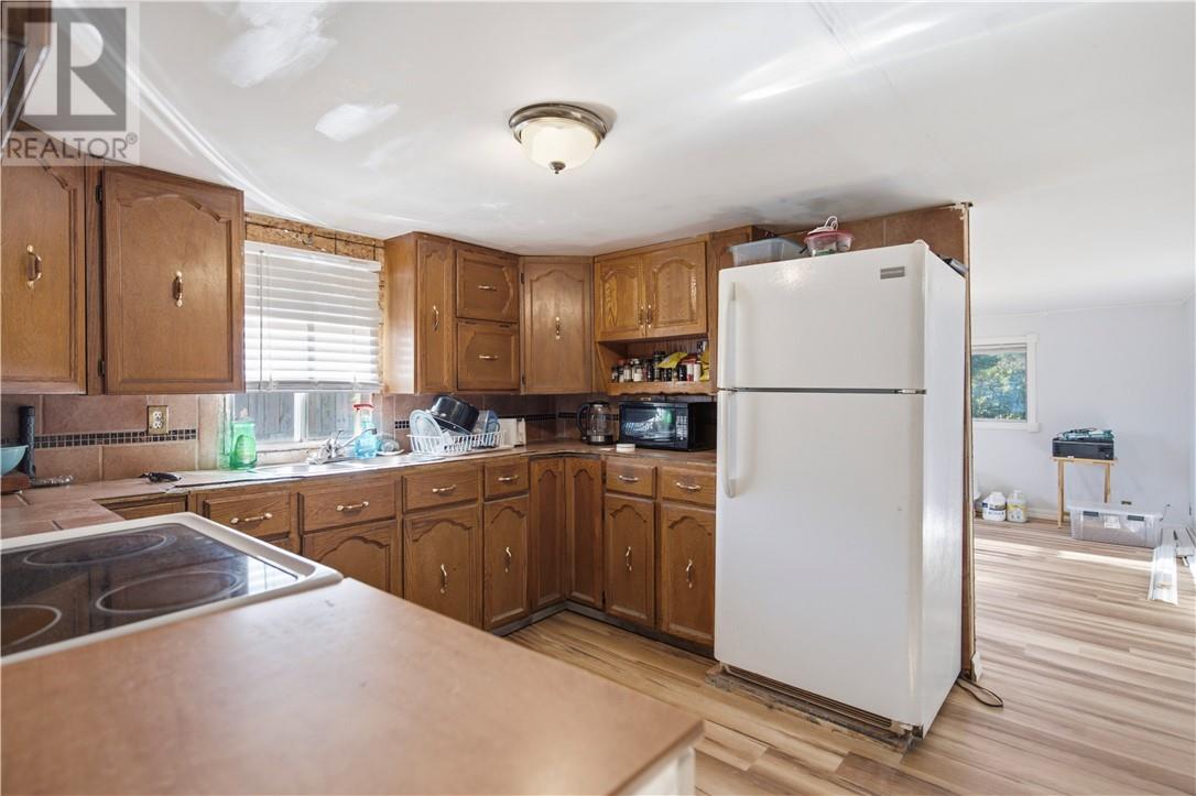 36 Dryden Road E Property Photo 4