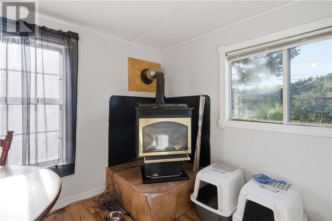 36 Dryden Road E Property Photo 7
