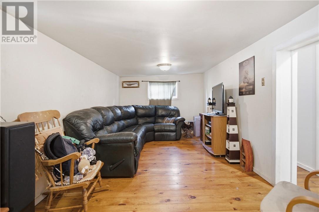 36 Dryden Road E Property Photo 8