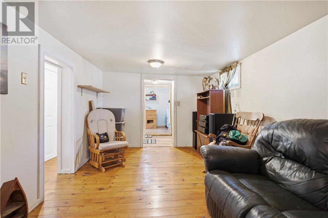 36 Dryden Road E Property Photo 9