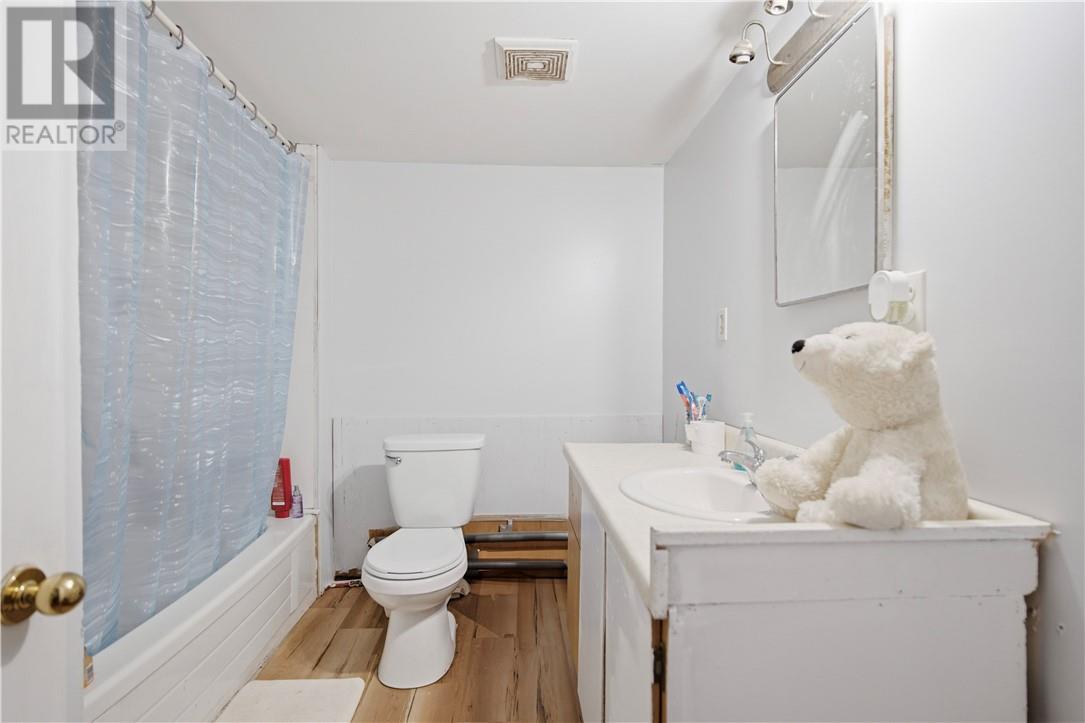 36 Dryden Road E Property Photo 14