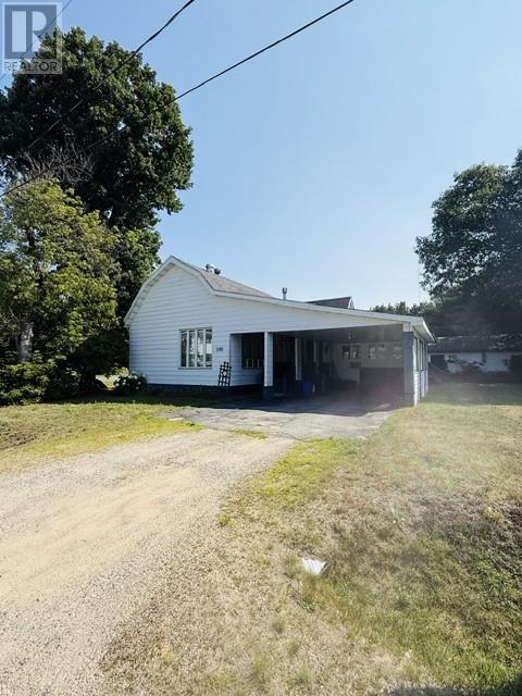 290 Second St N Property Photo 2