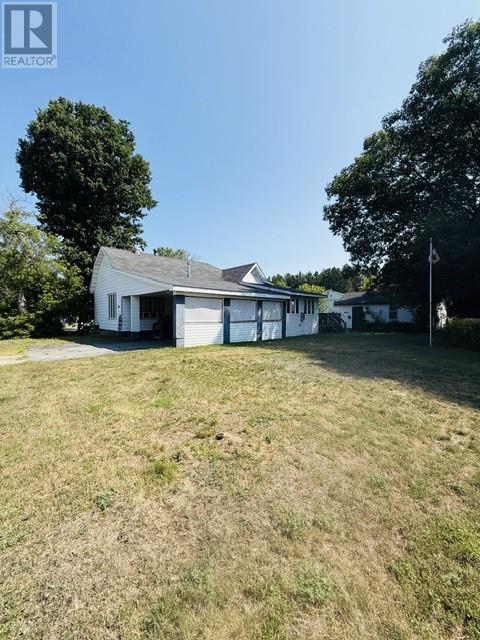 290 Second St N Property Photo 4