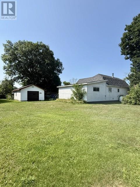290 Second St N Property Photo 6