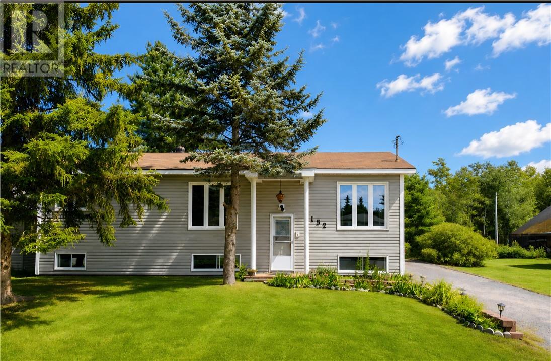 3152 Maple Property Photo 1