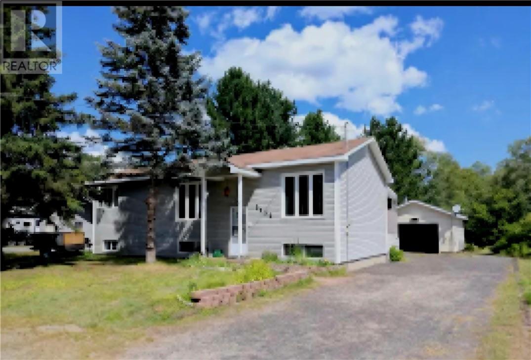 3152 Maple Property Photo 2