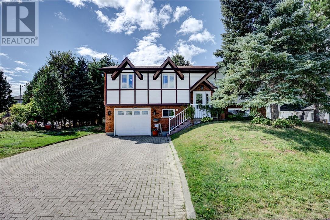 844 Windermere Crescent