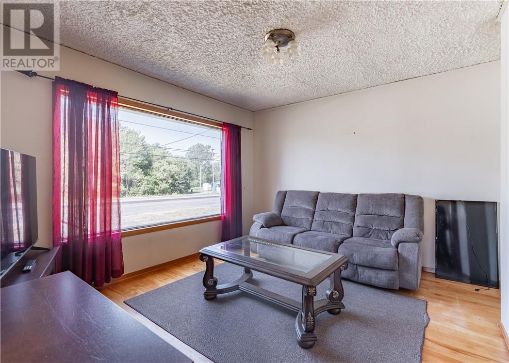3426 Falconbridge Highway Property Photo 2