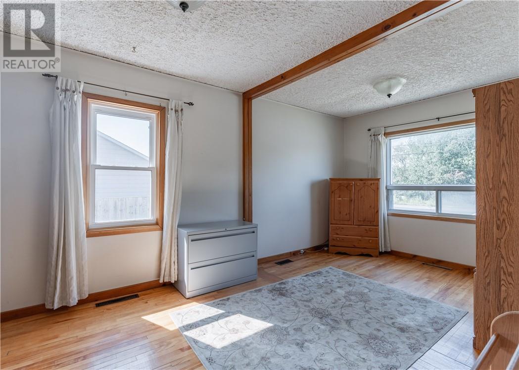 3426 Falconbridge Highway Property Photo 4