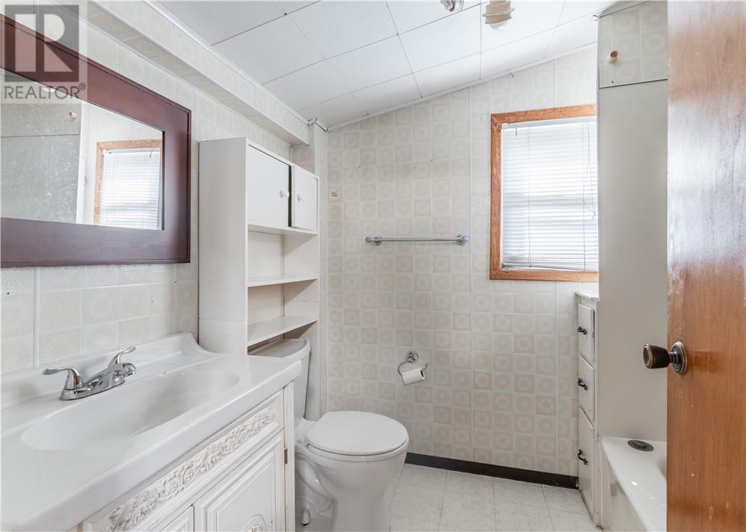 3426 Falconbridge Highway Property Photo 12