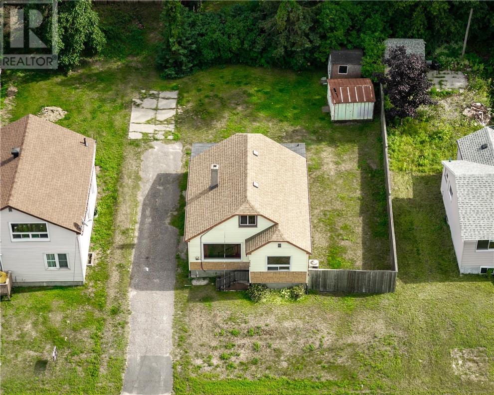 3426 Falconbridge Highway Property Photo 17