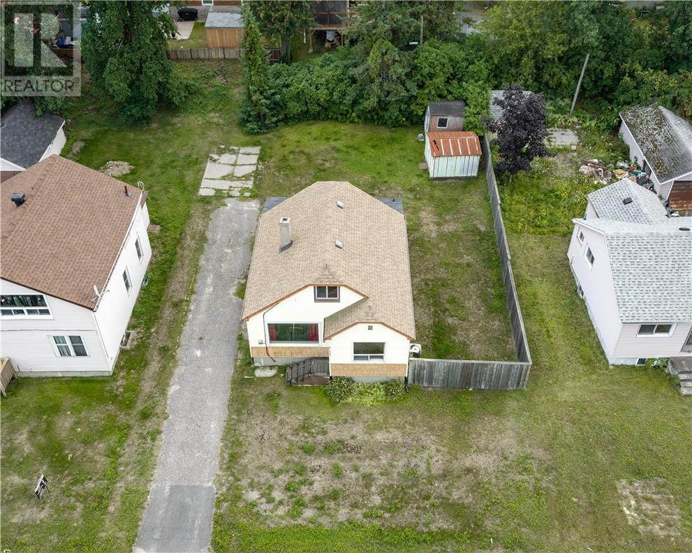 3426 Falconbridge Highway Property Photo 18