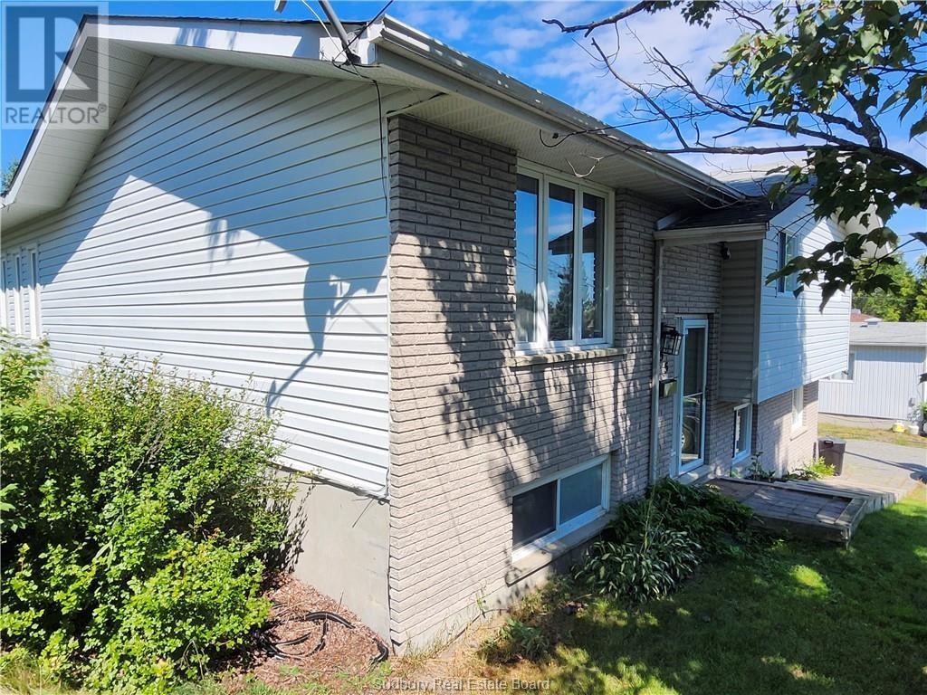 155 Ridgemount Avenue Property Photo 34